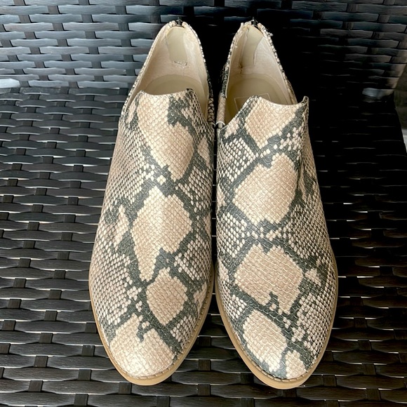 ✨LIKE NEW✨ Kaari Blue Faux Snakeskin Black and Tan Ankle Boots - Picture 2 of 7